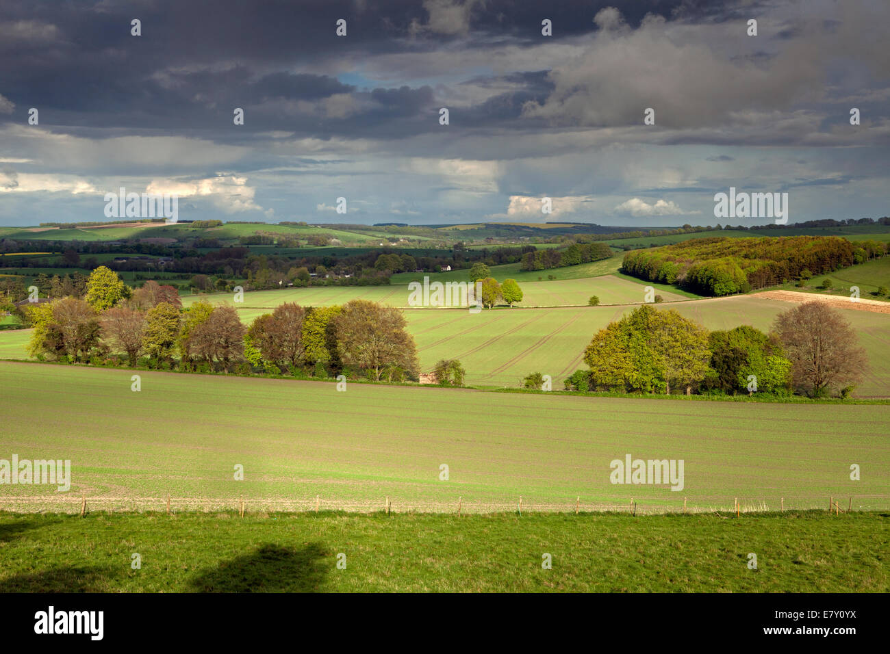 Ein Blick auf die wylye Valley von whiten Hill in der Nähe von Sutton veny in Wiltshire. Stockfoto