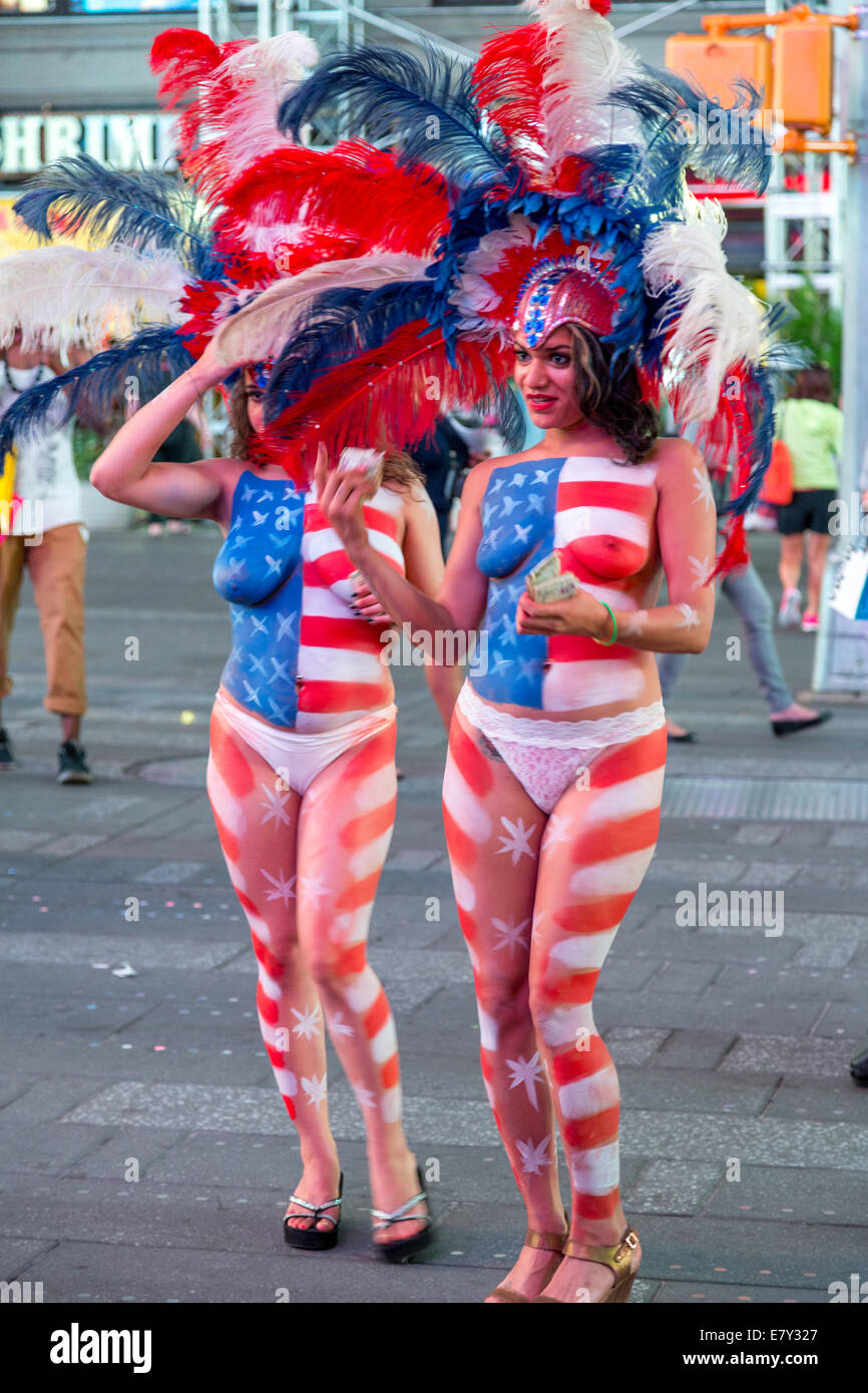 New York – Sept. 2014: kostümierte Superhelden und Kinder Charaktere Pose für Fotografien mit Touristen auf der 42nd Street, Times Sq Stockfoto