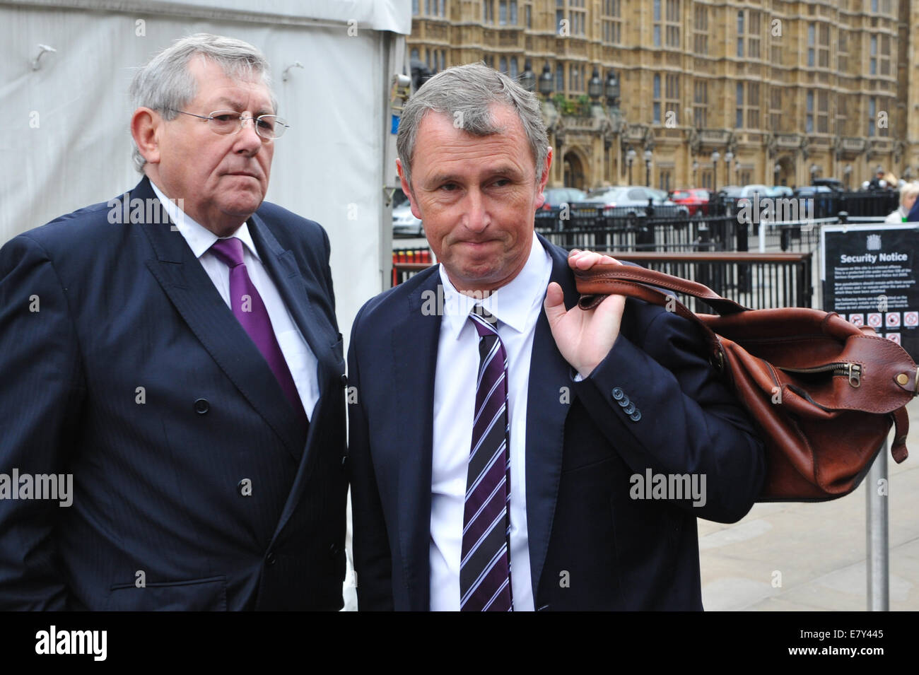 London, UK. 26. September 2014.  Ehemaliger stellvertretender Speaker Nigel Evans spricht vor der Presse. M/s kommen für die Debatte über die Militäraktion gegen den islamischen Staat Kräfte. Bildnachweis: Matthew Chattle/Alamy Live-Nachrichten Stockfoto