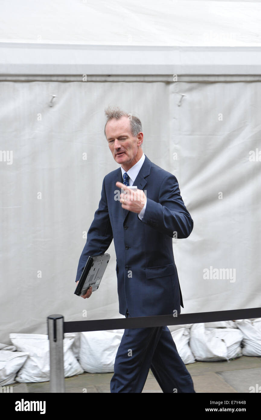 London, UK. 26. September 2014.  Ehemaliger stellvertretender Speaker Nigel Evans spricht vor der Presse. M/s kommen für die Debatte über die Militäraktion gegen den islamischen Staat Kräfte. Bildnachweis: Matthew Chattle/Alamy Live-Nachrichten Stockfoto