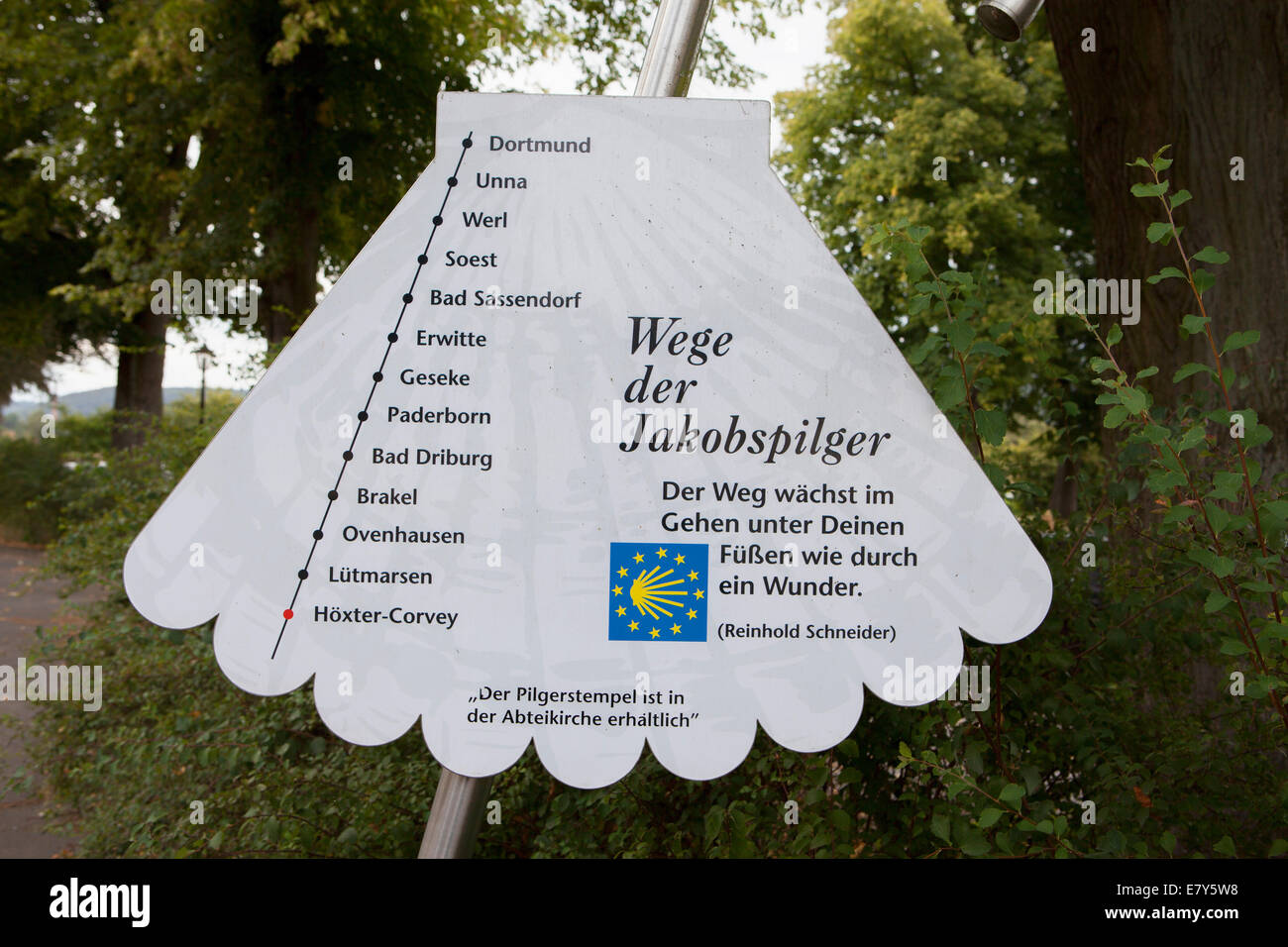 Der Weg des Hl. Jakobus, Kloster Schloss Corvey in Höxter, Weserbergland, Nordrhein Westfalen, Deutschland, Europa Stockfoto