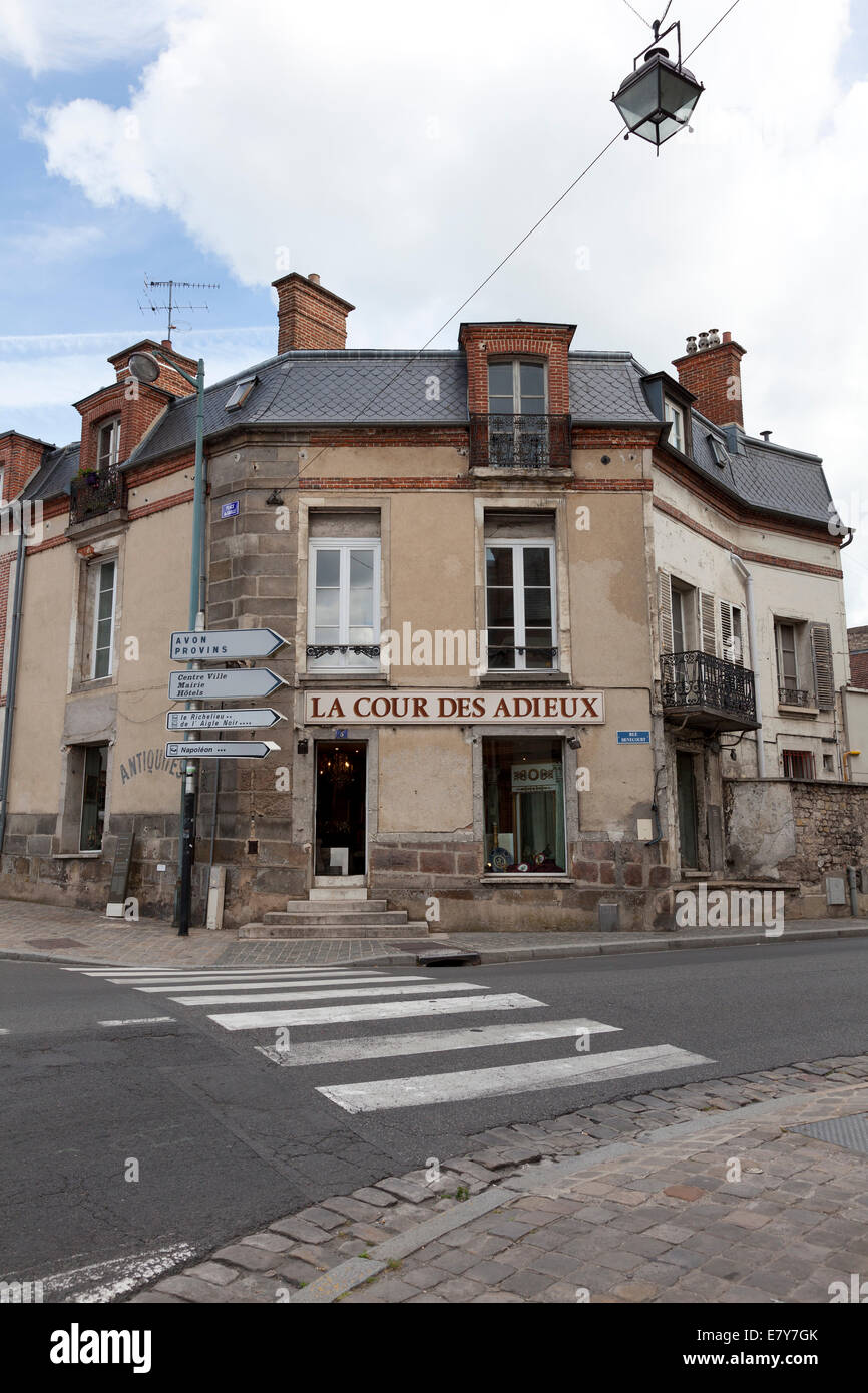 Kreuzung mit Zeichen in Fontainebleau, Frankreich Stockfoto