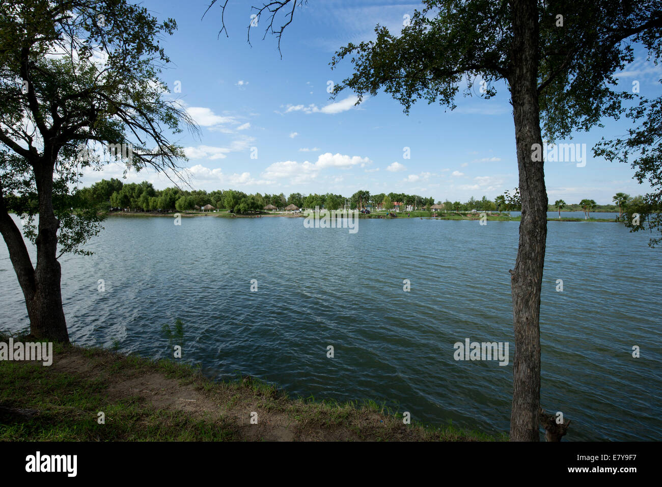 Mission, TX, USA. 26. September 2014. Eine ruhige Anzalduas Park am Fluss Rio Grande südlich von Mission, TX während der Woche steht im Mittelpunkt von Texas Gesetz Durchsetzungsmaßnahmen versucht, die Welle der menschlichen Schmuggel und Droge Aktivität entlang der Texas-mexikanischen Grenze zu kontrollieren. Bildnachweis: Bob Dämmrich/Alamy Live-Nachrichten Stockfoto