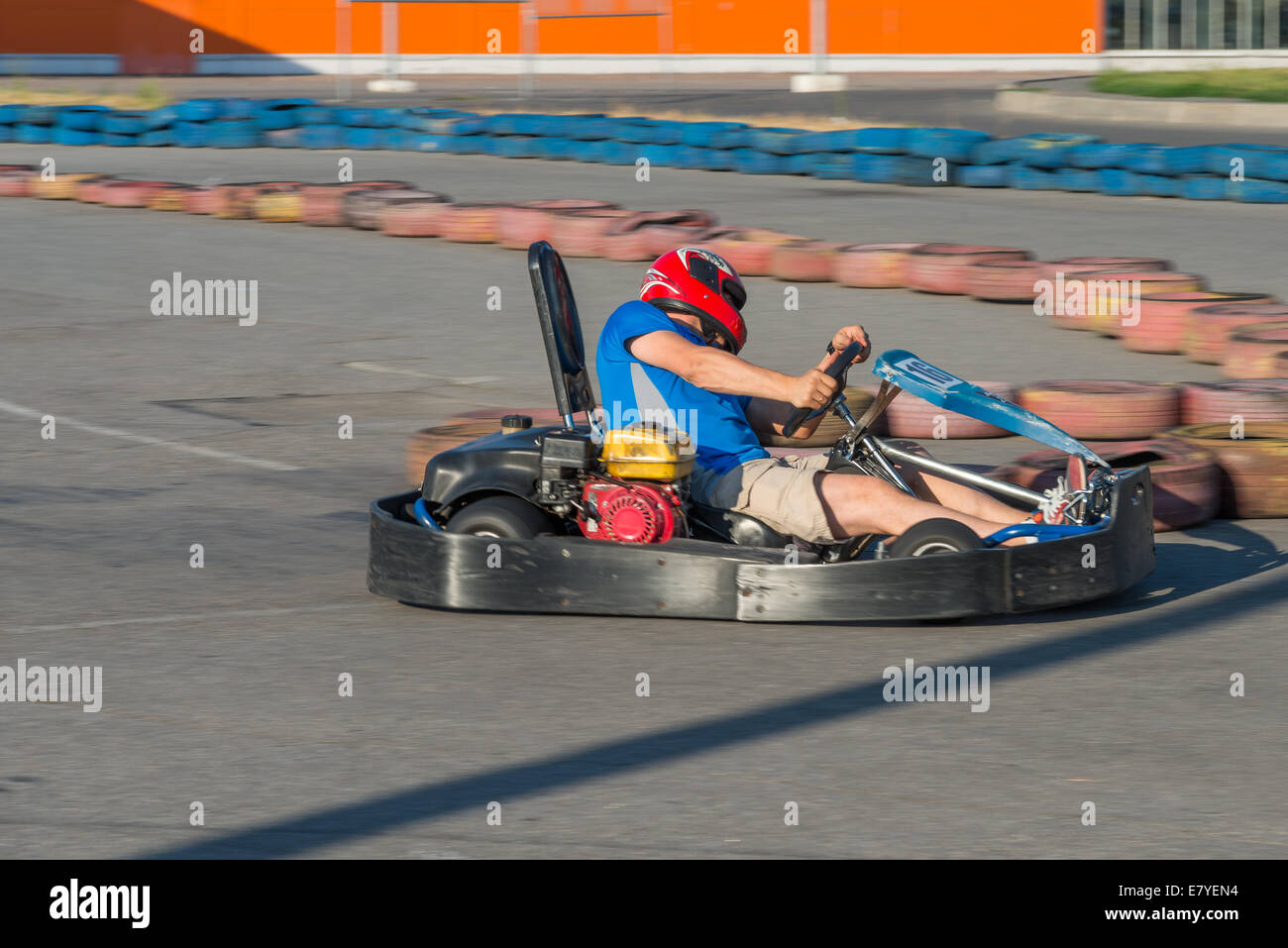 Schnellen Kart in einer Schaltung in der Stadt Stockfoto