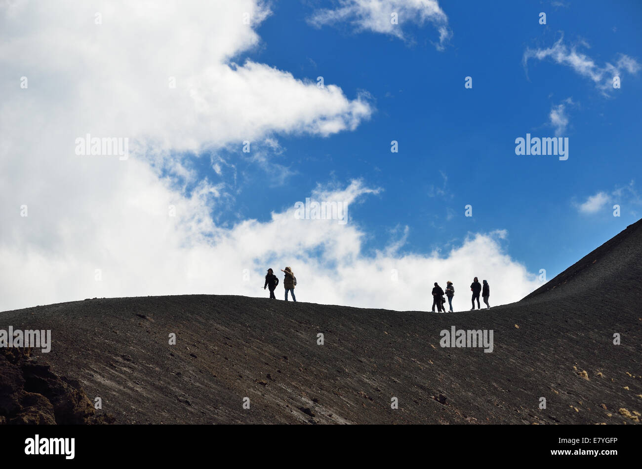 Kleine Leute auf die Vulkanhanges Stockfoto