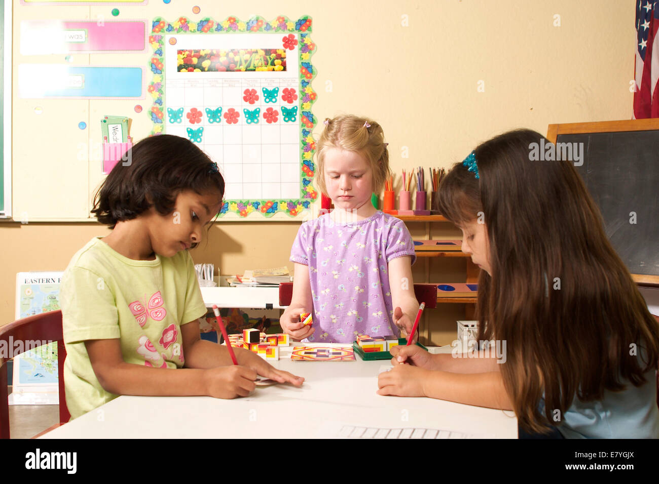 Studenten Schüler USA 4-5-Jahres Jahre alt Kinder Multi rassischen Gruppe Kindergarten Mädchen im Klassenzimmer. Herr © Myrleen Pearson Stockfoto