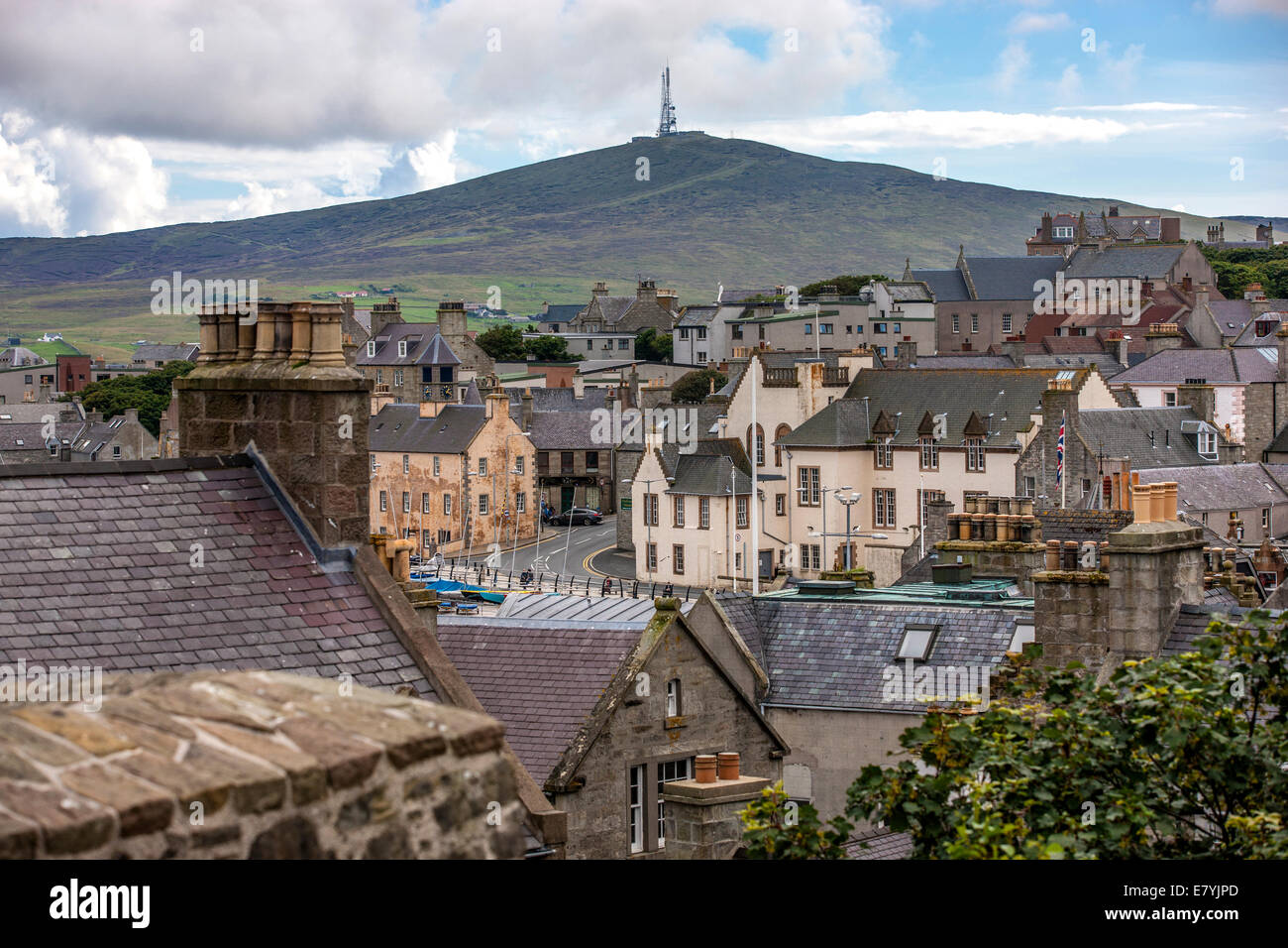 Lerwick, Shetland, Schottland, Vereinigtes Königreich. Globale Sicht auf die Altstadt von 400 Jahren (17. Jh.) mit seiner charakteristischen gra Stockfoto