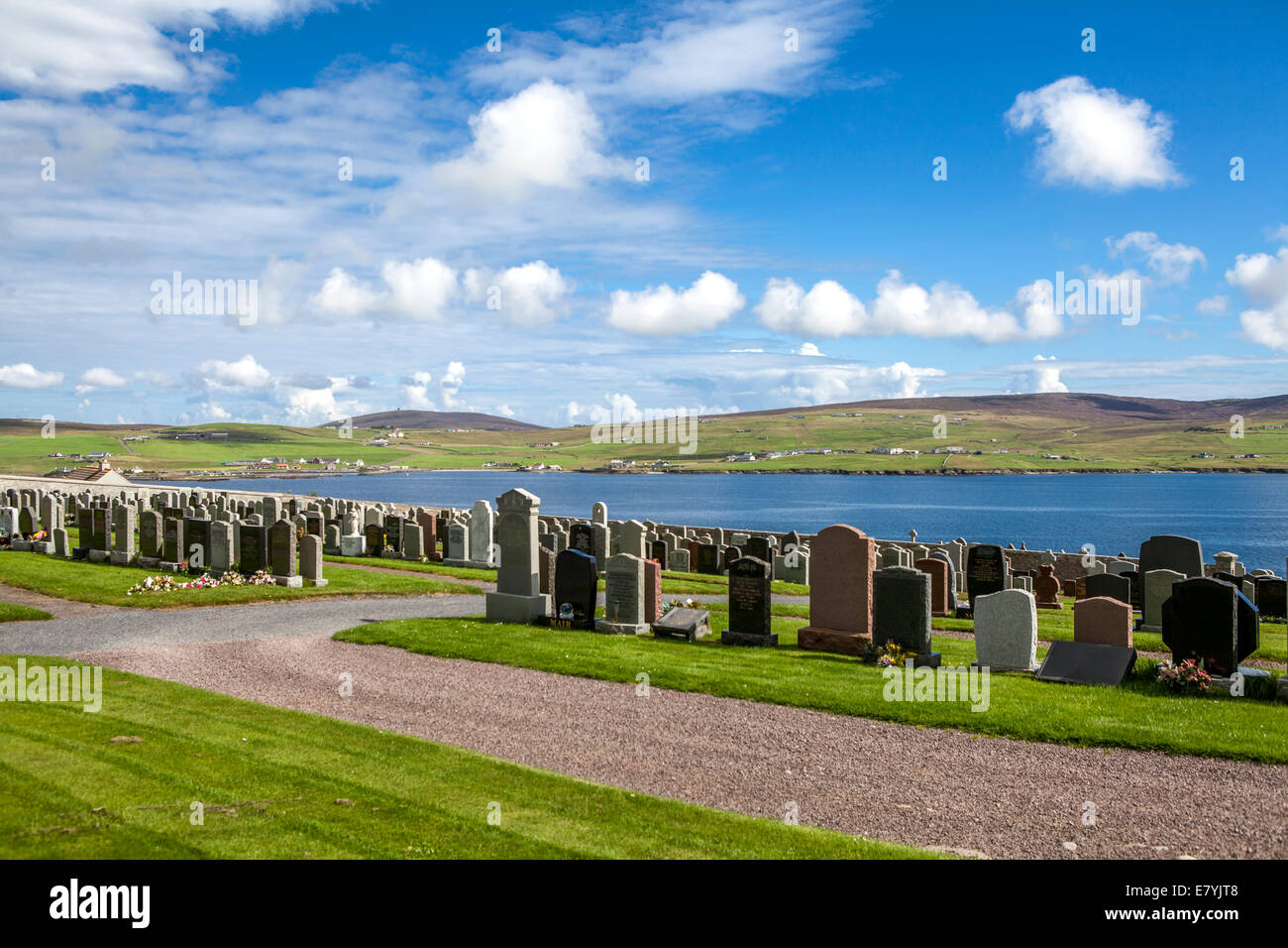 Blick auf Bressay Insel von Lerwick Friedhof. Stockfoto
