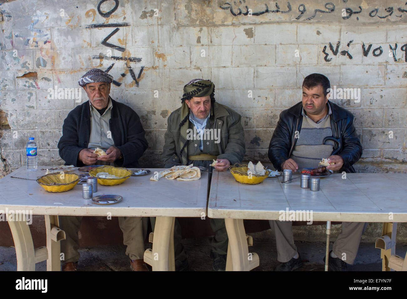 Kurdish men Fotos und Bildmaterial in hoher Auflösung Alamy