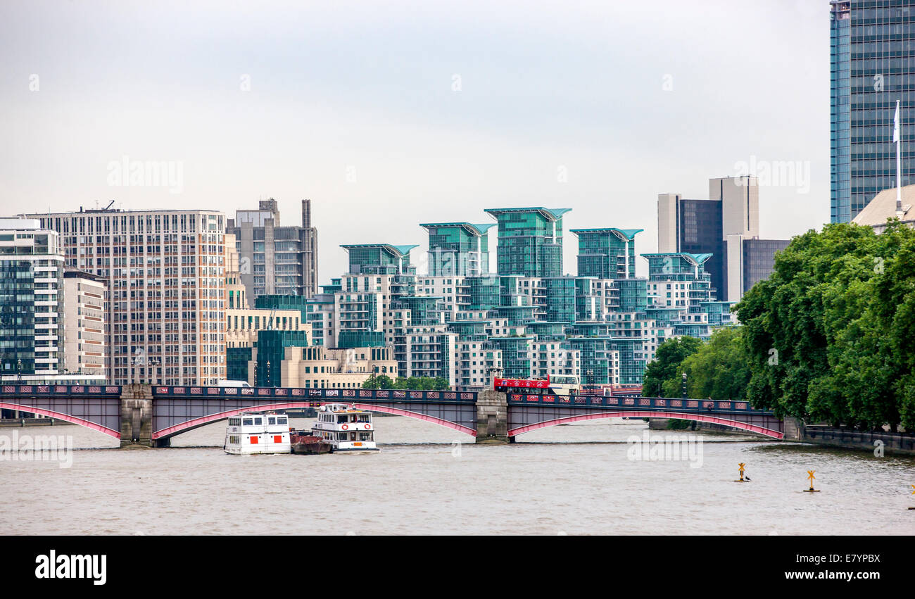 Vauxhaul ist ein Teil des London Borough of Lambeth Umbebung. Stockfoto