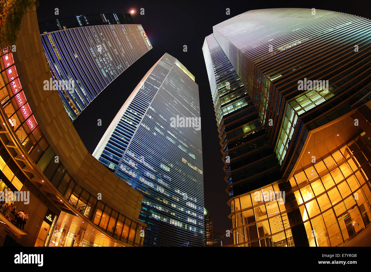 Singapur Stadt Skyline Wolkenkratzer und Bürogebäude in der Nacht, Republik Singapur Stockfoto