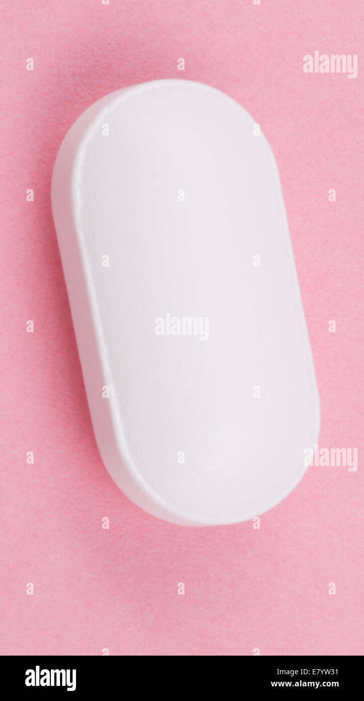 Weiße Pille auf rosa Hintergrund Stockfoto