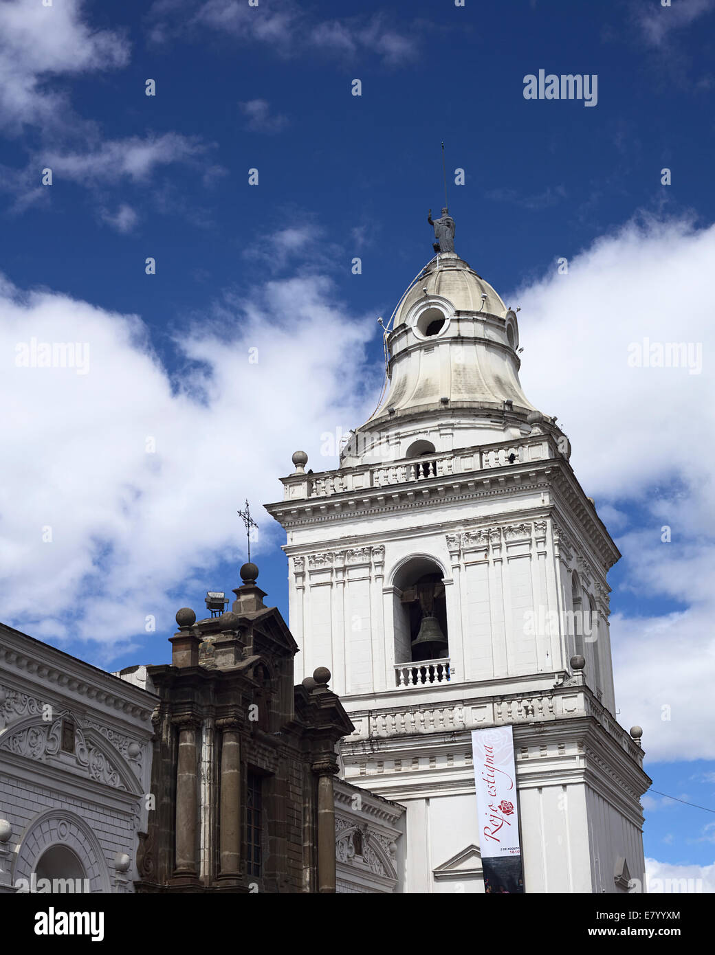 Der Kirchturm von San Augustin Kirche befindet sich in Chile Straße im Zentrum historischen Stadt in Quito, Ecuador Stockfoto
