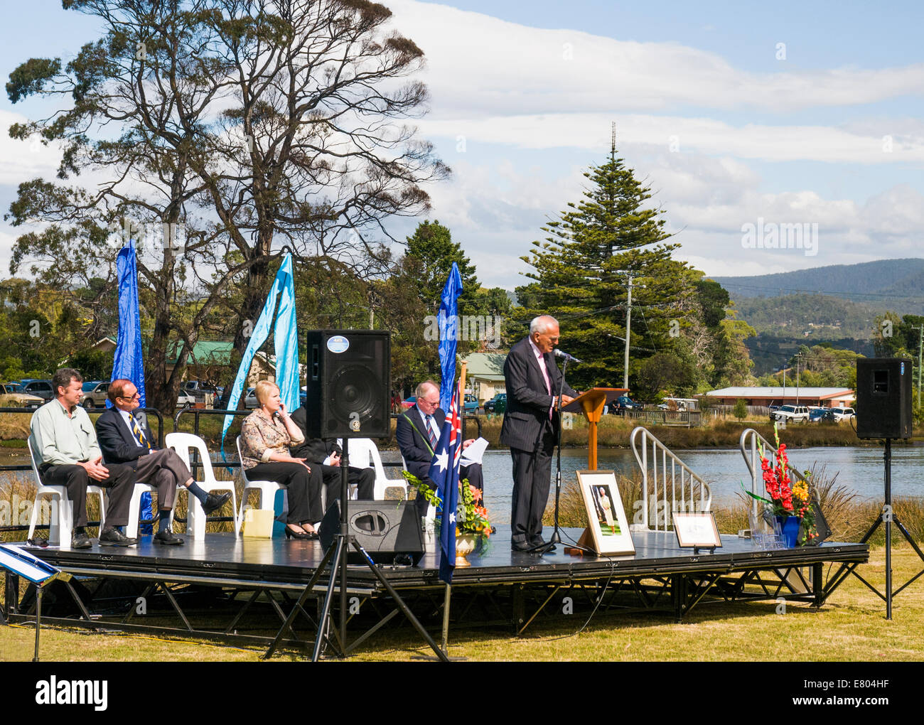 Lokalen Würdenträger anlässlich einer australischen Einbürgerungszeremonie inszeniert in Kingston, Tasmanien, am Australia Day Januar 26 Stockfoto