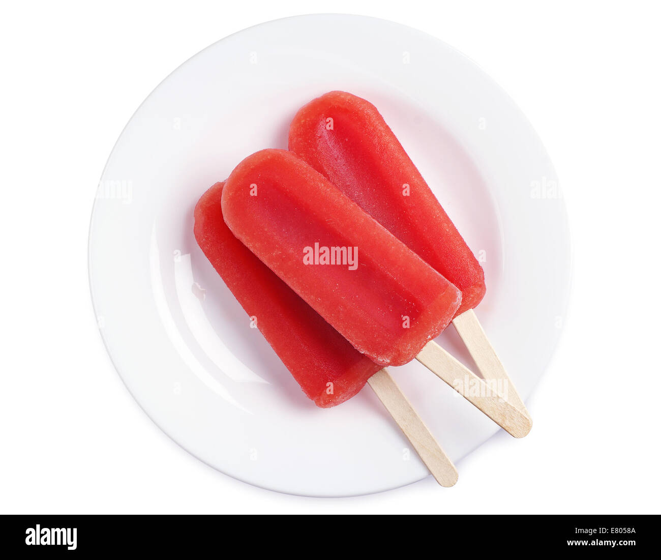 Fruchteis in einer Platte auf weißem Hintergrund Stockfoto