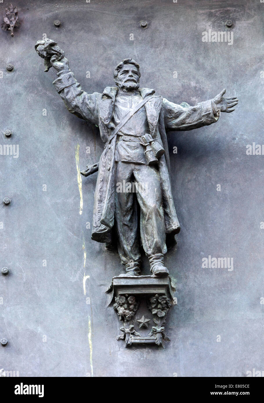 Bronzetor der Halle der Roten Armee im Nationaldenkmal in Vitkov Zizkov, Prag, Tschechische Republik 1945 Sowjetisches Denkmal Stockfoto