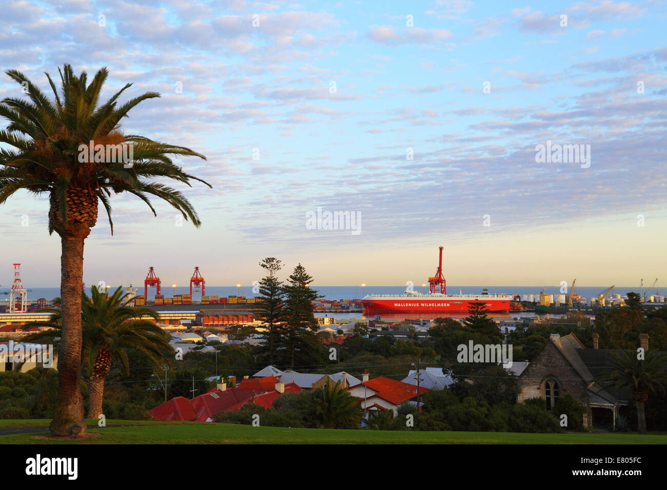 Der Hafen von Fremantle betrachtet von Monument Hill in Fremantle, Western Australia. Stockfoto