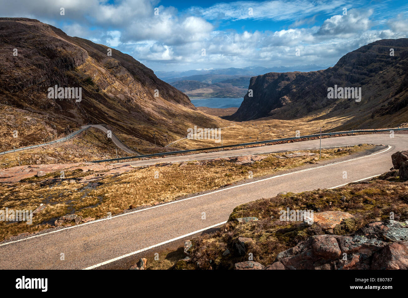 Schaut die Bealach Na Ba-Straße, die bis Mitte der 1970er Jahre die einzige war Straße zwischen Applecross mit dem Rest von Schottland Stockfoto