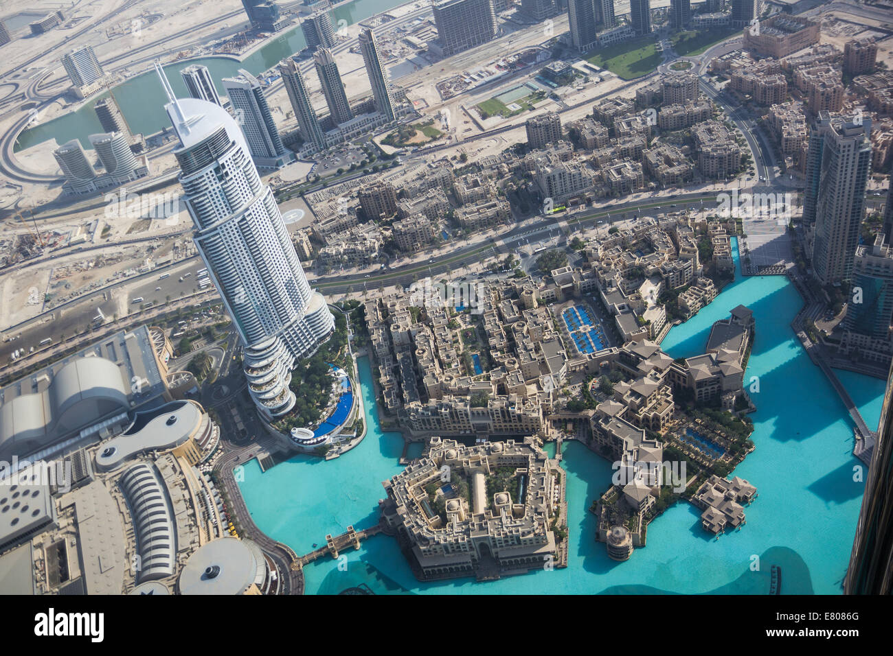 Luftaufnahme am Souk Al Bahar und The Palace Hotel aus auf den Burj Khalifa. Stockfoto