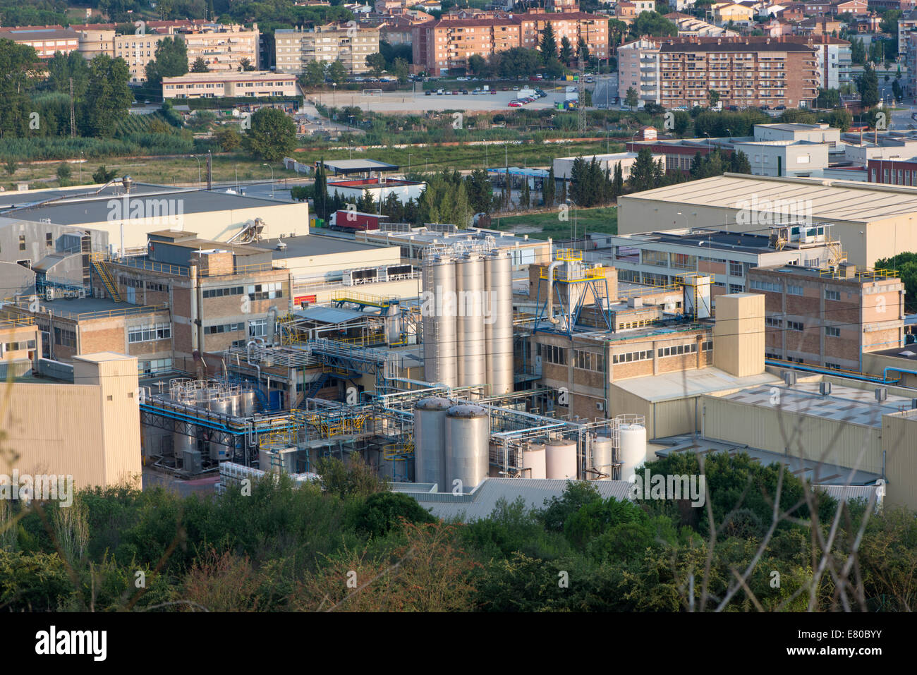 mehrere Hersteller chemischer Produkte Lagertanks Stockfoto