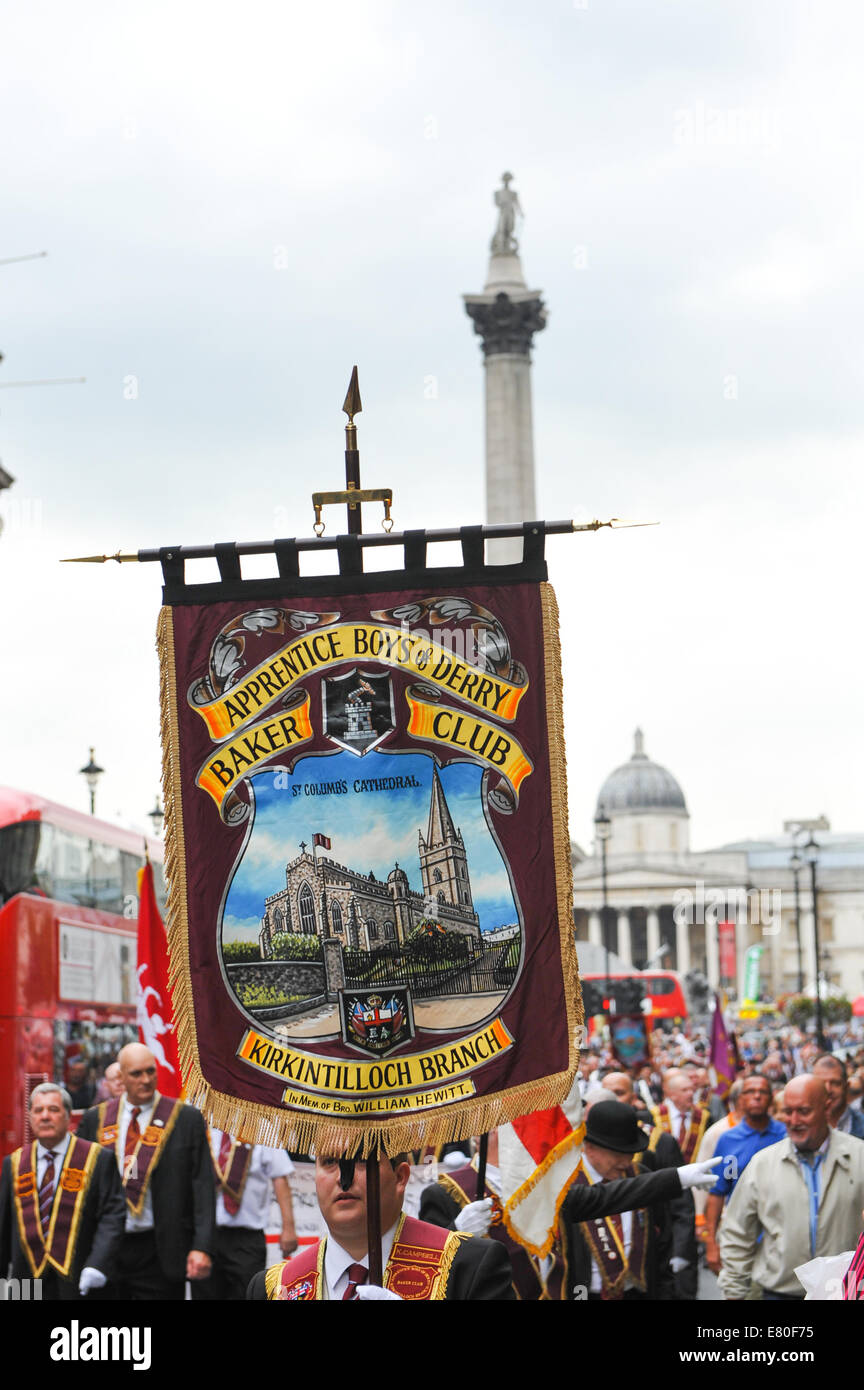 Whitehall, London, UK. 27. September 2014. Londons Ulster Tag zum Gedenken an den großen Krieg 1914-1918, mit einer Parade durch London legen Kränze am Ehrenmal Credit: Matthew Chattle/Alamy Live News Stockfoto