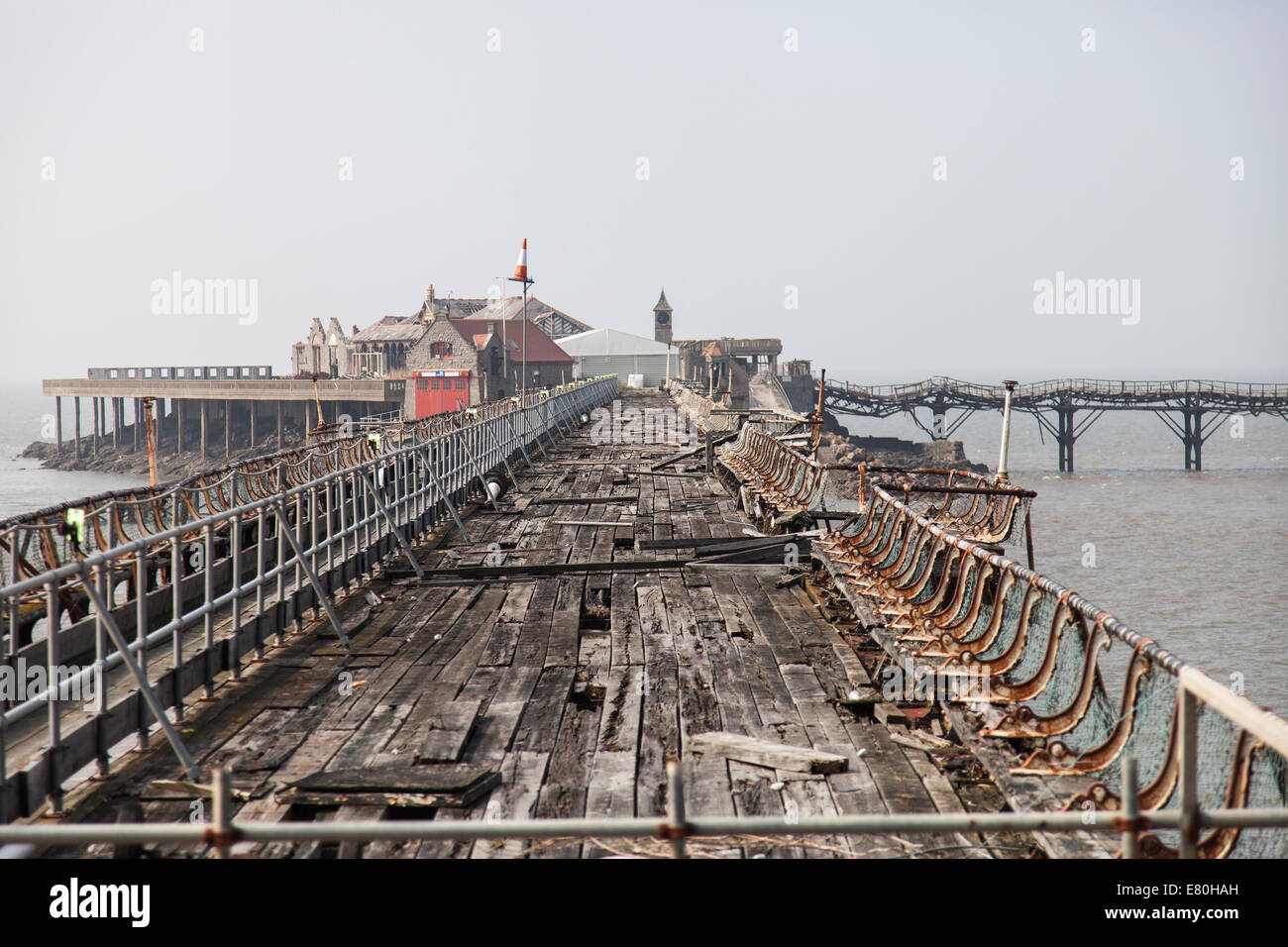 Birnbeck Pier am Weston-Super-Mare, Somerset UK, ist seit 1994 geschlossen und heute verfallen. Stockfoto