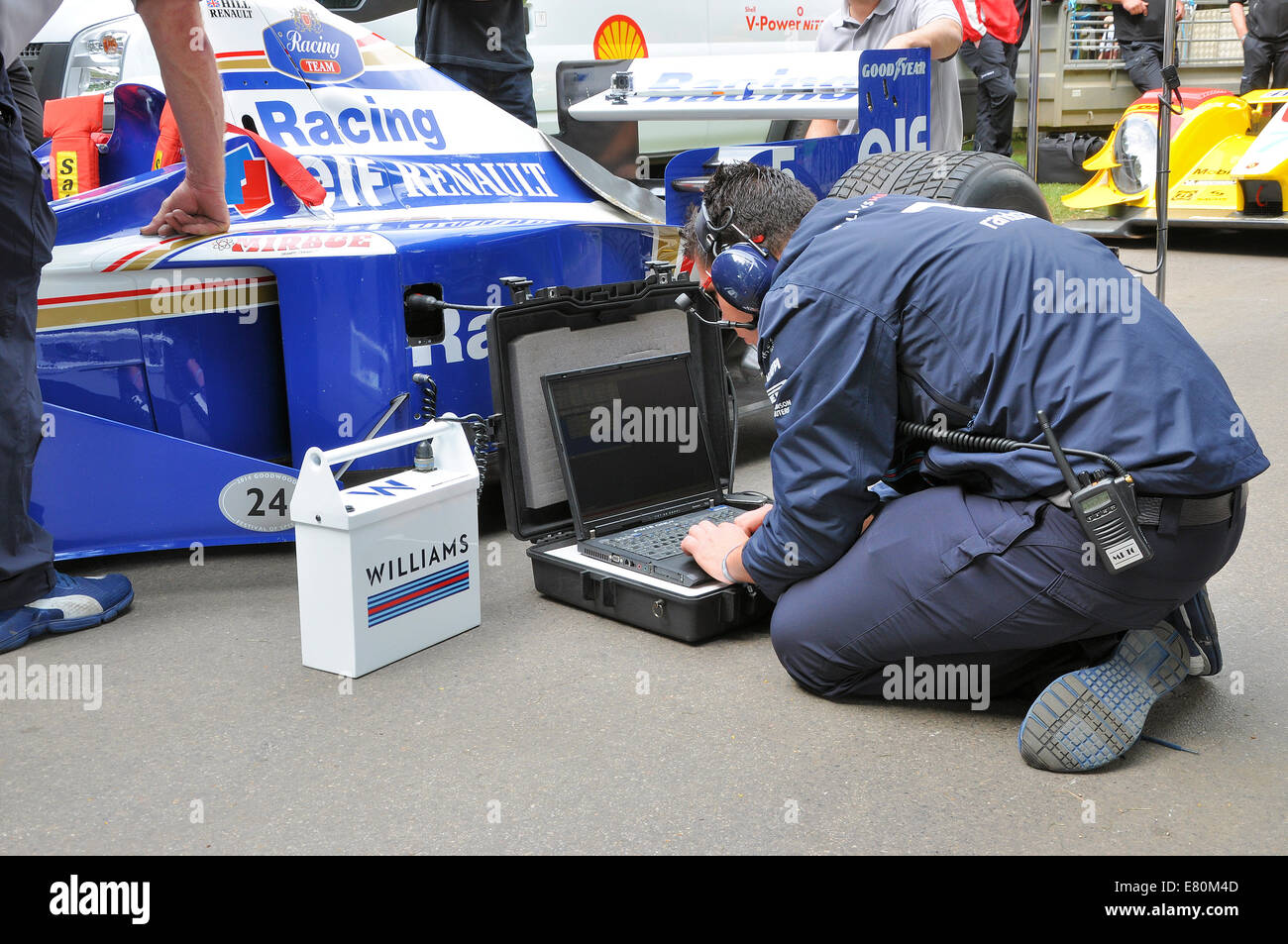 Williams Renault FW 18 Rennen Formel-1-Auto von Patrick Head und Adrian Newey für die Formel-1-Saison 1996. Techniker Laptop Stockfoto