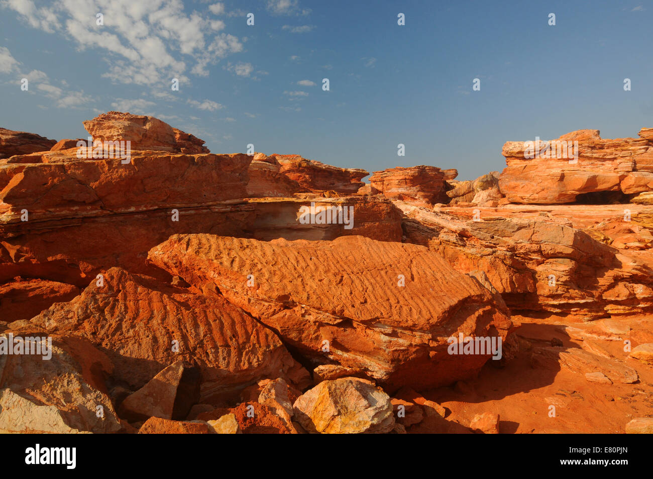Versteinerten Sand plätschert in alten Felsen am Gantheaume Point, Broome, Kimberley-Region in Western Australia. Keine PR Stockfoto