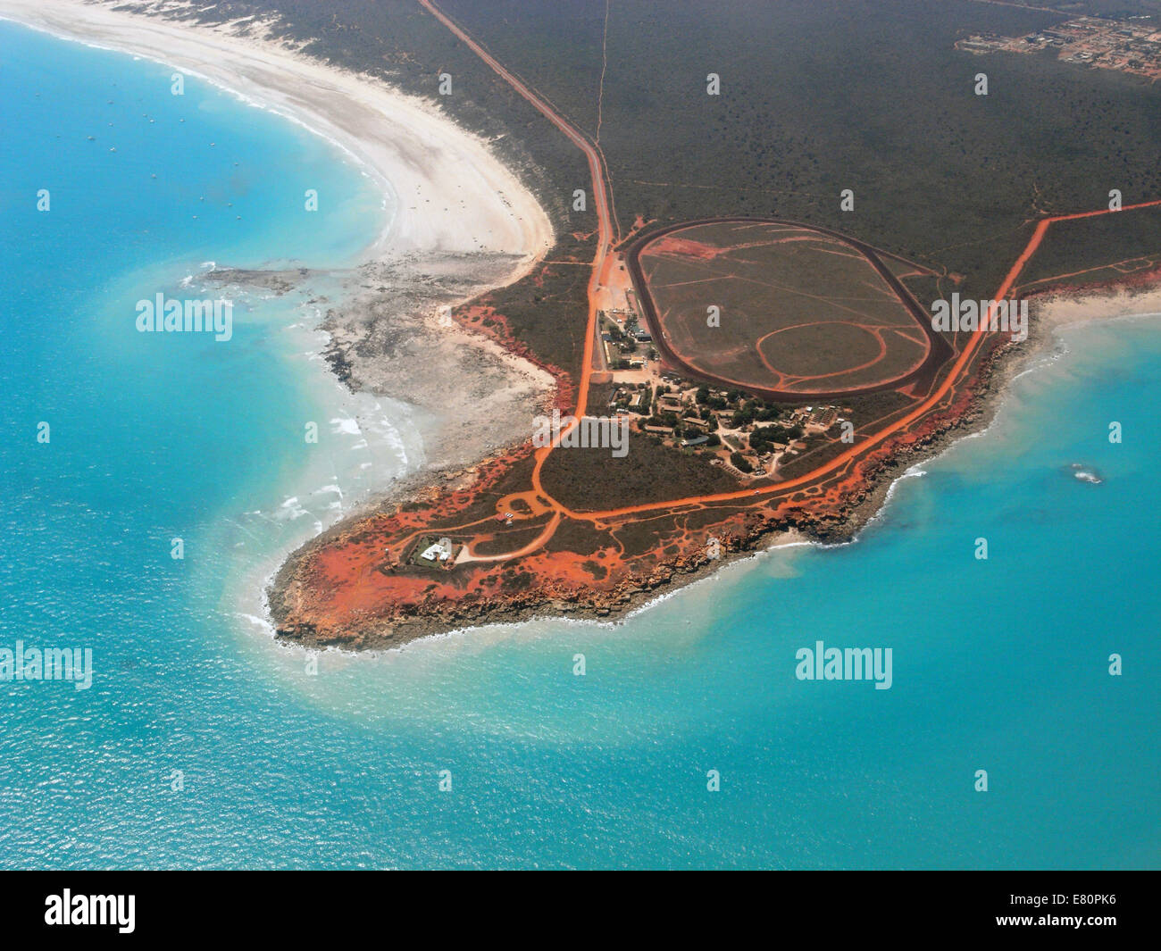 Luftaufnahme von Gantheaume Point und Cable Beach, Broome, Kimberley-Region, Western Australia Stockfoto