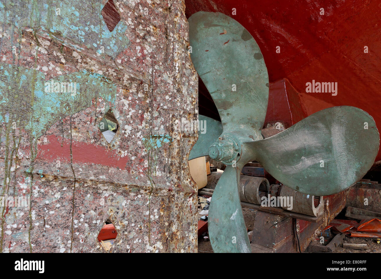 BHS-Propeller im Holzboot Stockfoto