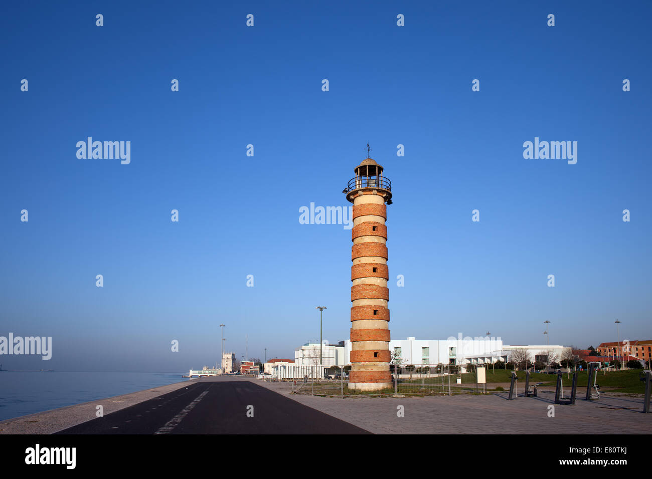 Belem faux Leuchtturm am Tagus Fluss Ufer in Lissabon, Portugal. Stockfoto