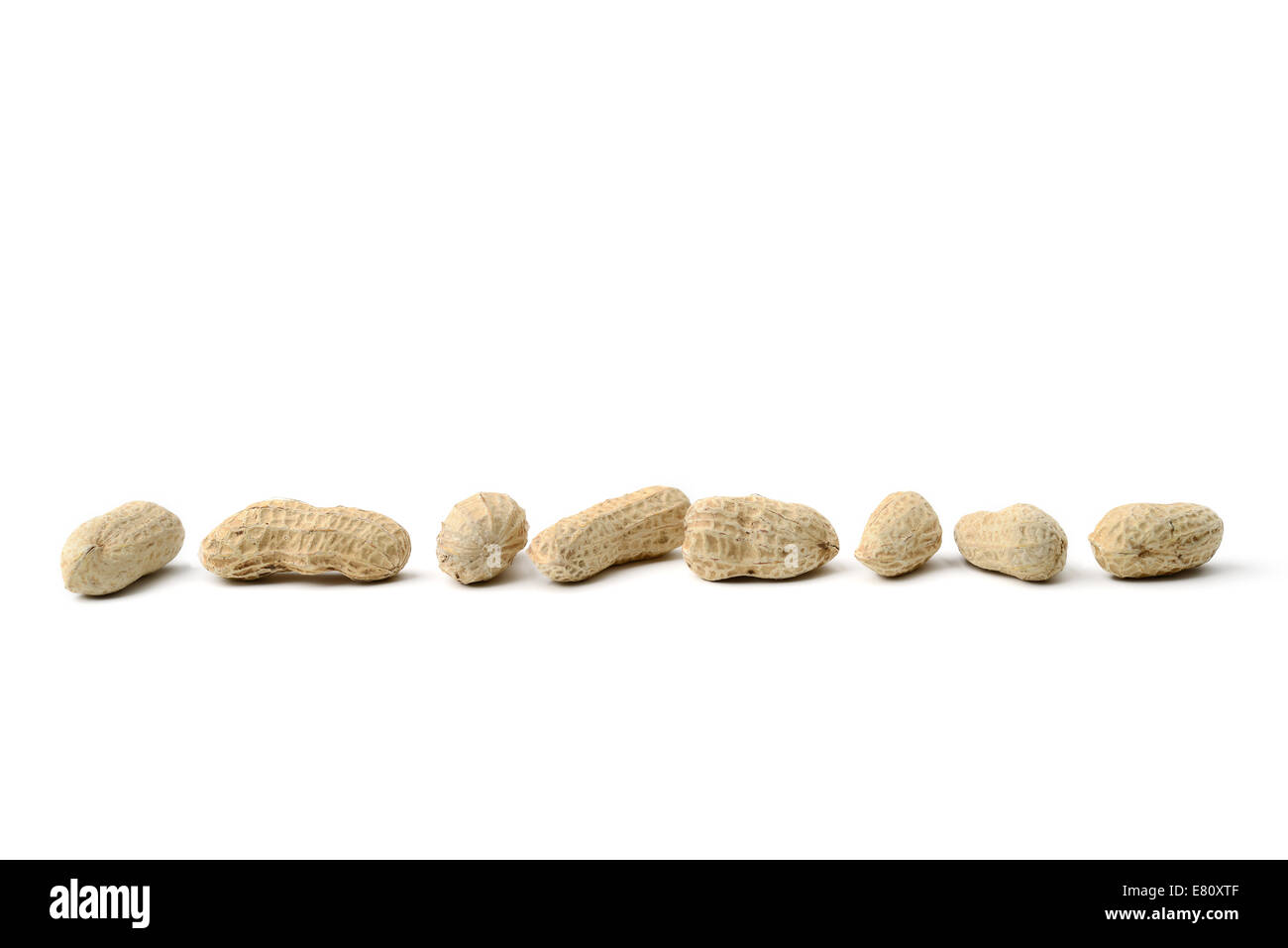 Erdnüsse, isoliert auf weiss Stockfoto