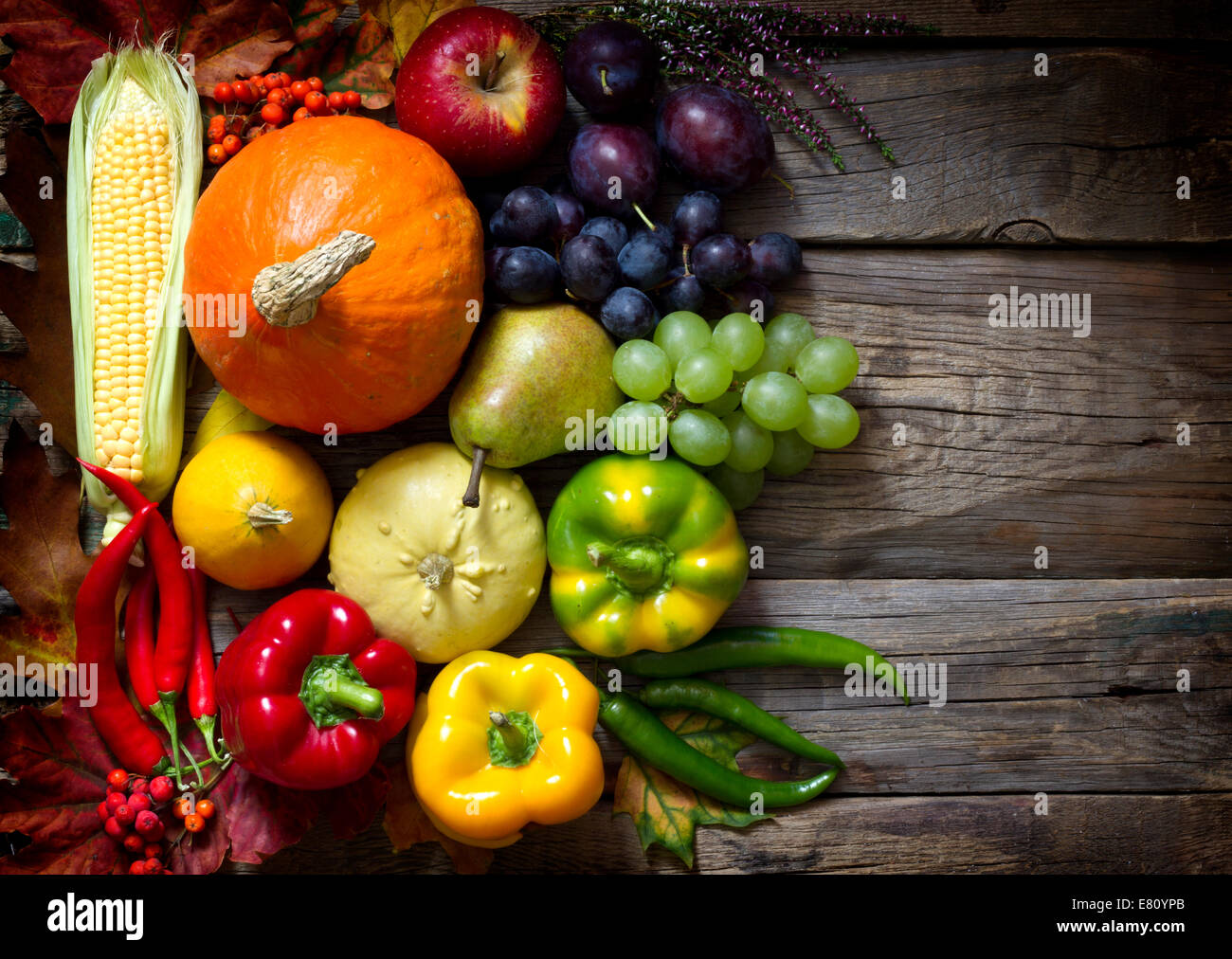 Im Herbst Früchte und Gemüse abstrakte Stilleben-Konzept Stockfoto