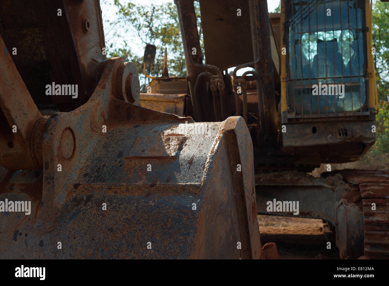 Ein Volvo-30 Tonnen-Bagger Verlegung geparkt bereit für den nächsten Bergbau oder Bau-Auftrag. Stockfoto