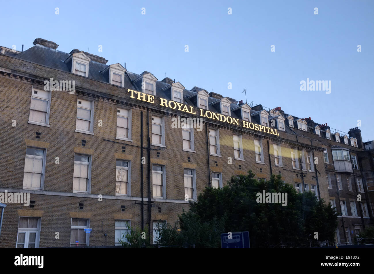 Außenseite des königlichen London Krankenhaus, Whitechapel, London, England, Vereinigtes Königreich Stockfoto