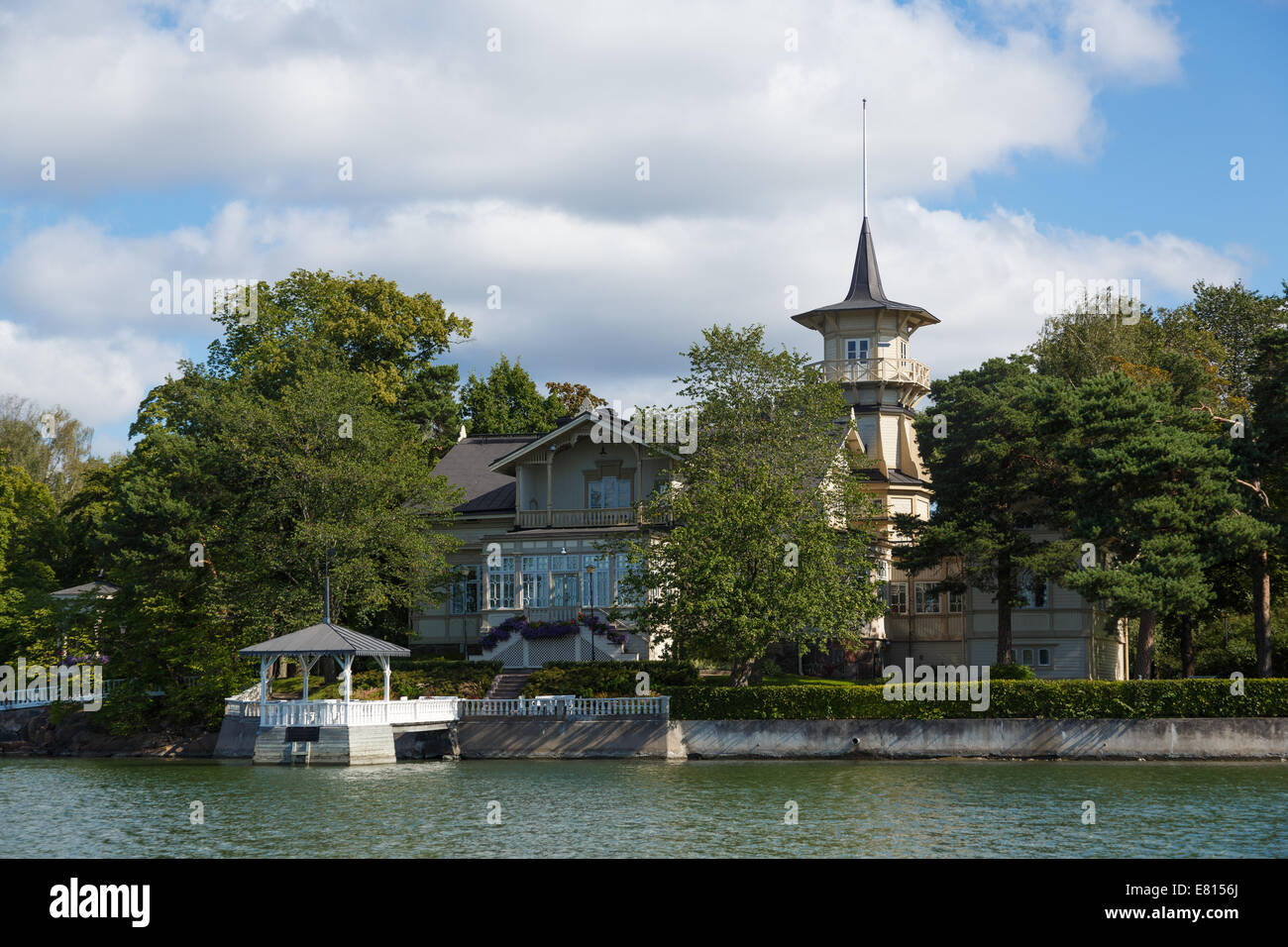 Villa Kesäranta ist die offizielle Residenz des finnischen Ministerpräsidenten. Stockfoto