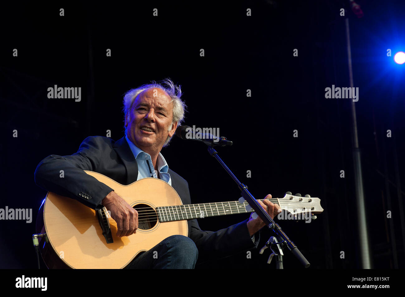 Maxime Leforestier, Chanteur, Festival du Bout du Monde 2014, Luxusboutiquen de Crozon, Bretagne, Bretagne, Finistere, Salzedo Stockfoto