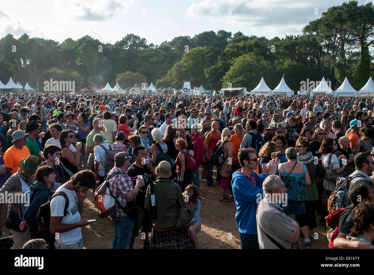 , Festival du Bout du Monde 2014, Luxusboutiquen de Crozon, Bretagne, Bretagne, Finistere, Salzedo Stockfoto