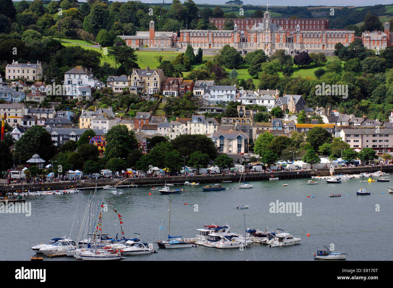 Die Royal Navy Academy über den Fluss Dart in Dartmouth, Devon, England Stockfoto