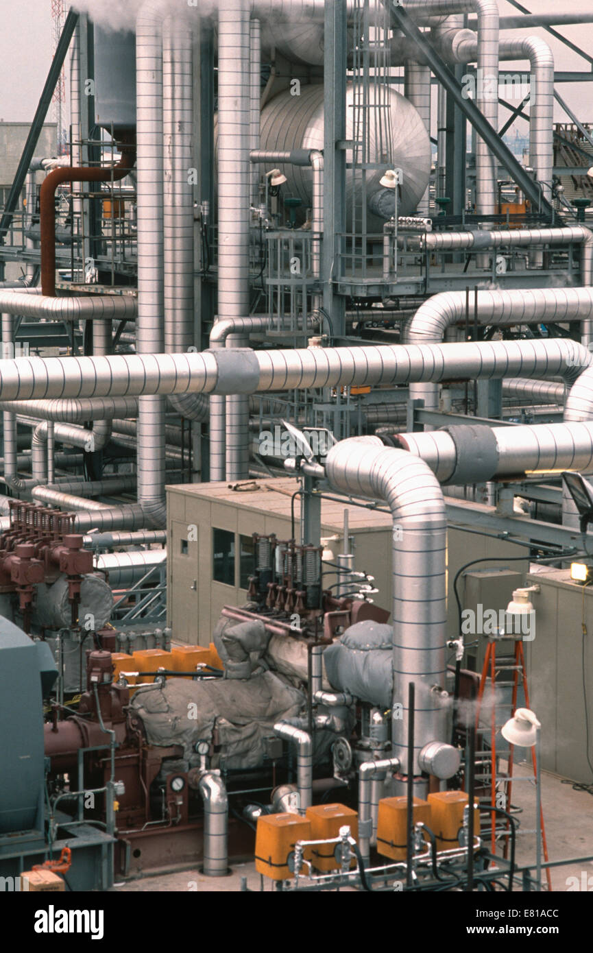 KWK-Anlage in Raffinerie erfassen die überschüssigen Gase für Energie Stockfoto