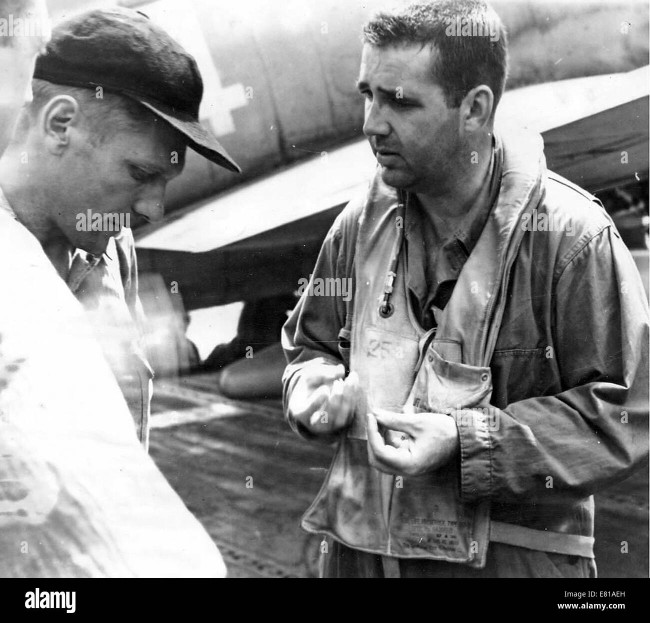 "Butch" O' Hare, Lieutenant Commander Edward Henry "Butch" O' Hare, mit seiner crew chief Williams ("Chief Willy") Stockfoto