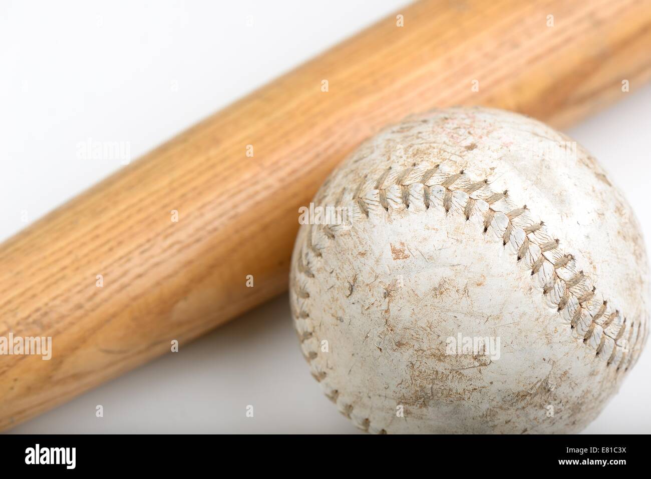 Hölzerne Baseballschläger und softball Stockfoto