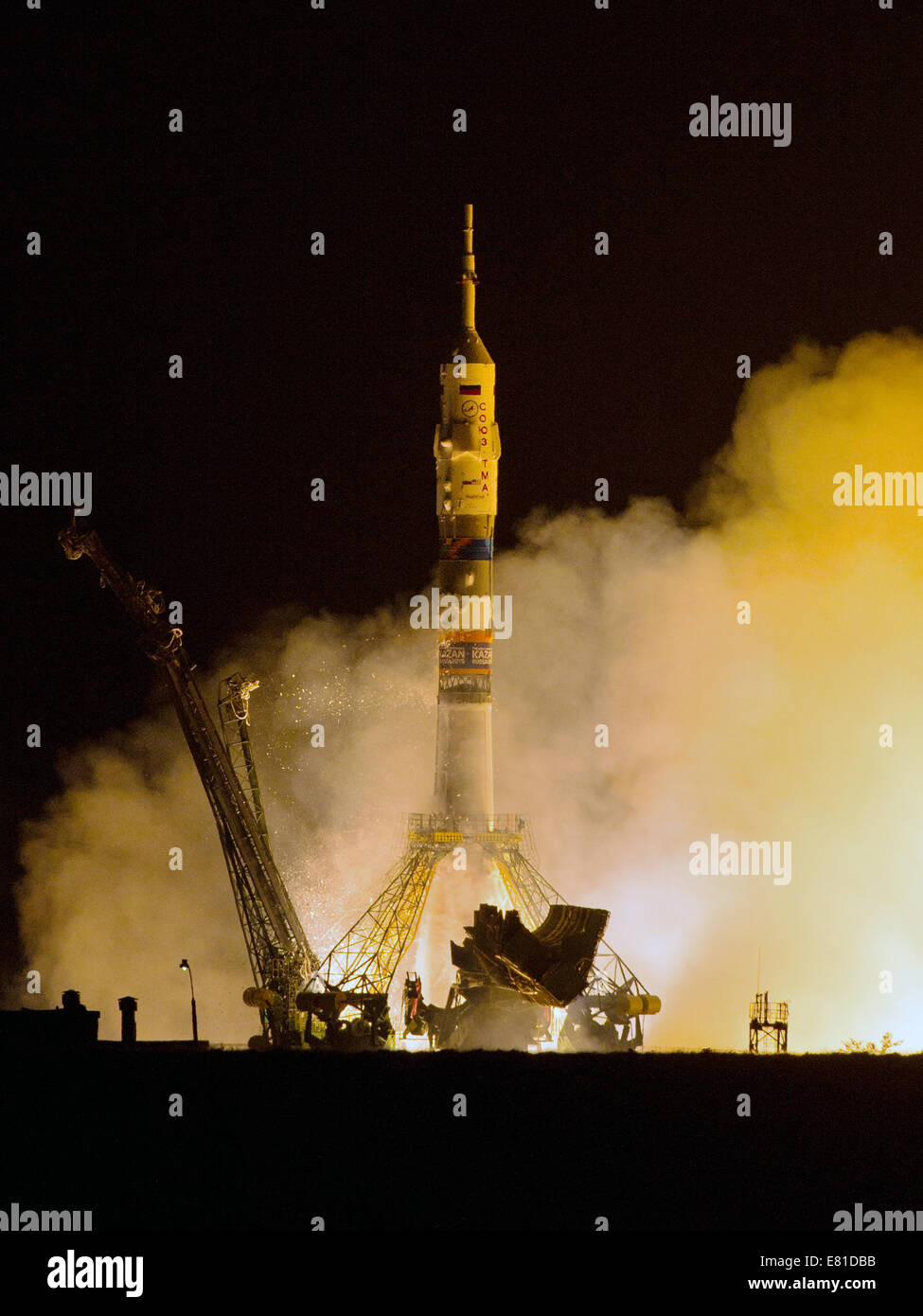 Die russische Sojus TMA - 14M-Rakete startet auf der internationalen Raumstation ISS die Expedition 41 Besatzung 26. September 2014 in Baikonur, Kasachstan. Samokutyaev, Serova und Wilmore verbringen die nächsten fünfeinhalb Monate Leben und arbeiten an Bord der ISS. Stockfoto