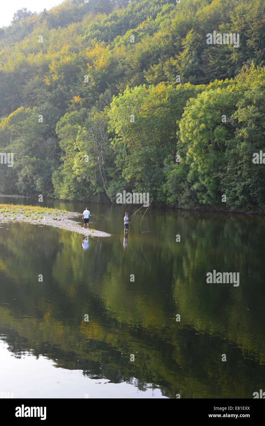 Lachsangeln im Fluss Dovey. Snowdonia-Nationalpark, Gwynedd, Wales, Vereinigtes Königreich Stockfoto
