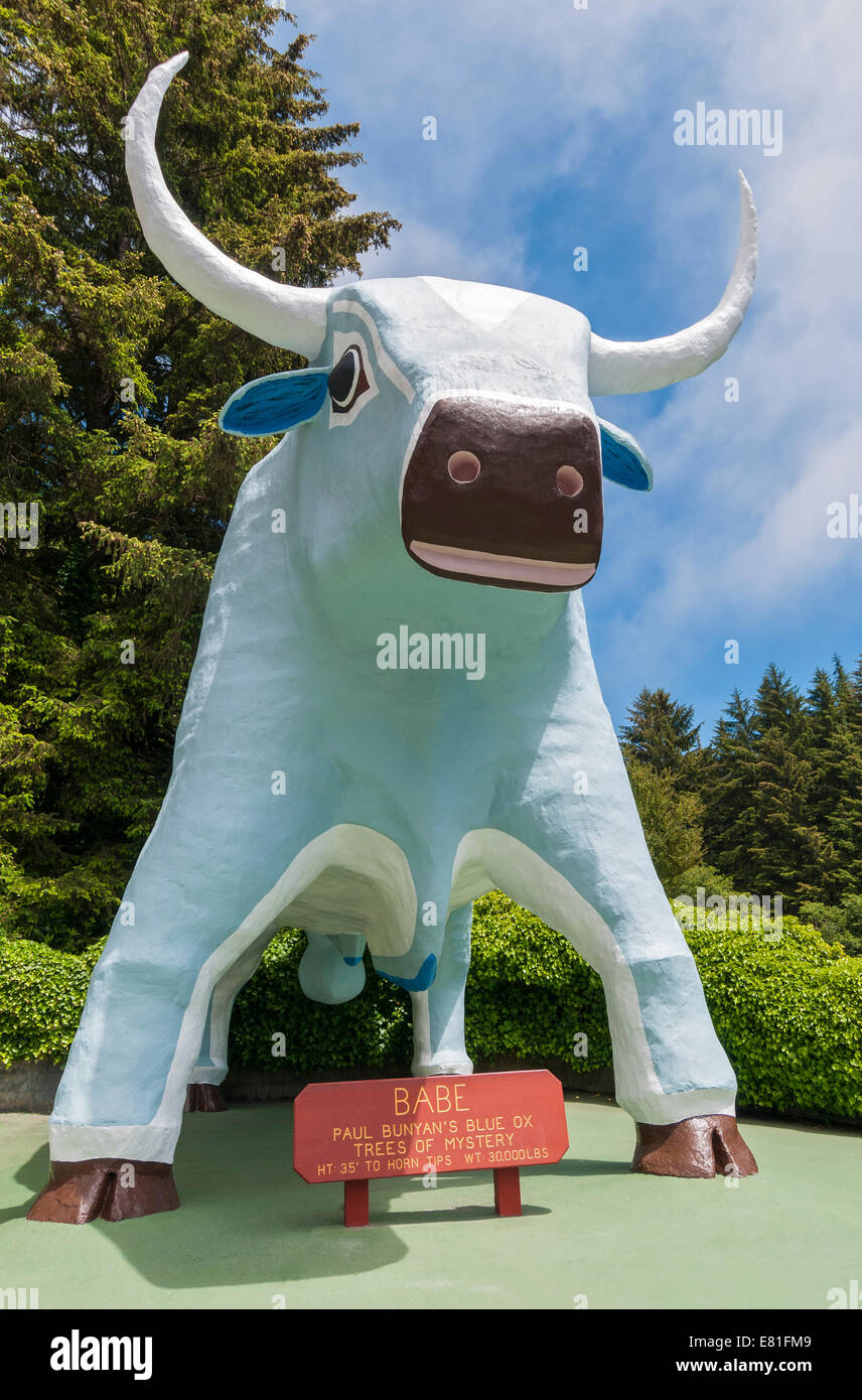 Kalifornien, Klamath, Bäume of Mystery, Skulptur von Paul Bunyan blauen Ochsen 'Babe' Stockfoto