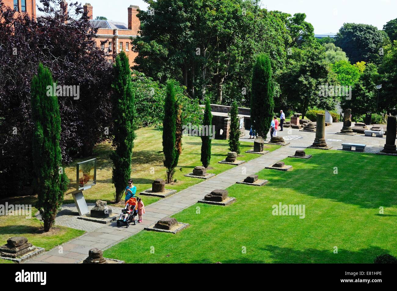 Weg durch die römischen Gärten, Chester, Cheshire, England, UK, Westeuropa. Stockfoto