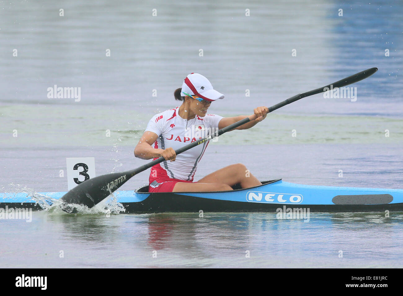 Incheon, Südkorea. 29. Sep, 2014. Asumi Omura (JPN)-Kanu-Sprint: Frauen Kajak einzelne 500m Finale Hanam Misari Kanu/Kajak Center während der 2014 Incheon asiatische Spiele in Incheon, Südkorea. © YUTAKA/AFLO SPORT/Alamy Live-Nachrichten Stockfoto