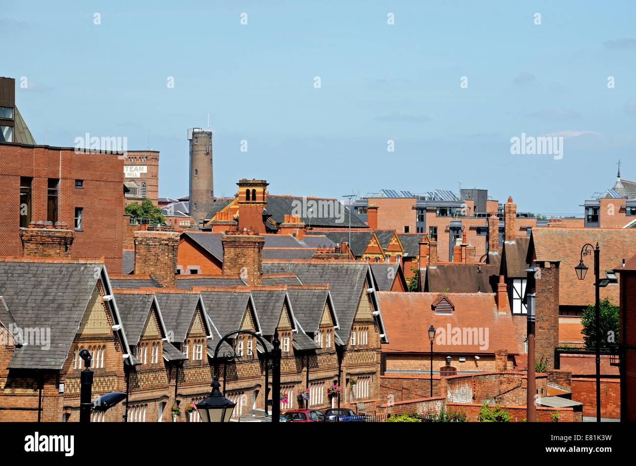 Erhöhten Blick über die Dächer der Stadt Gebäude, Chester, Cheshire, England, Vereinigtes Königreich, West-Europa. Stockfoto
