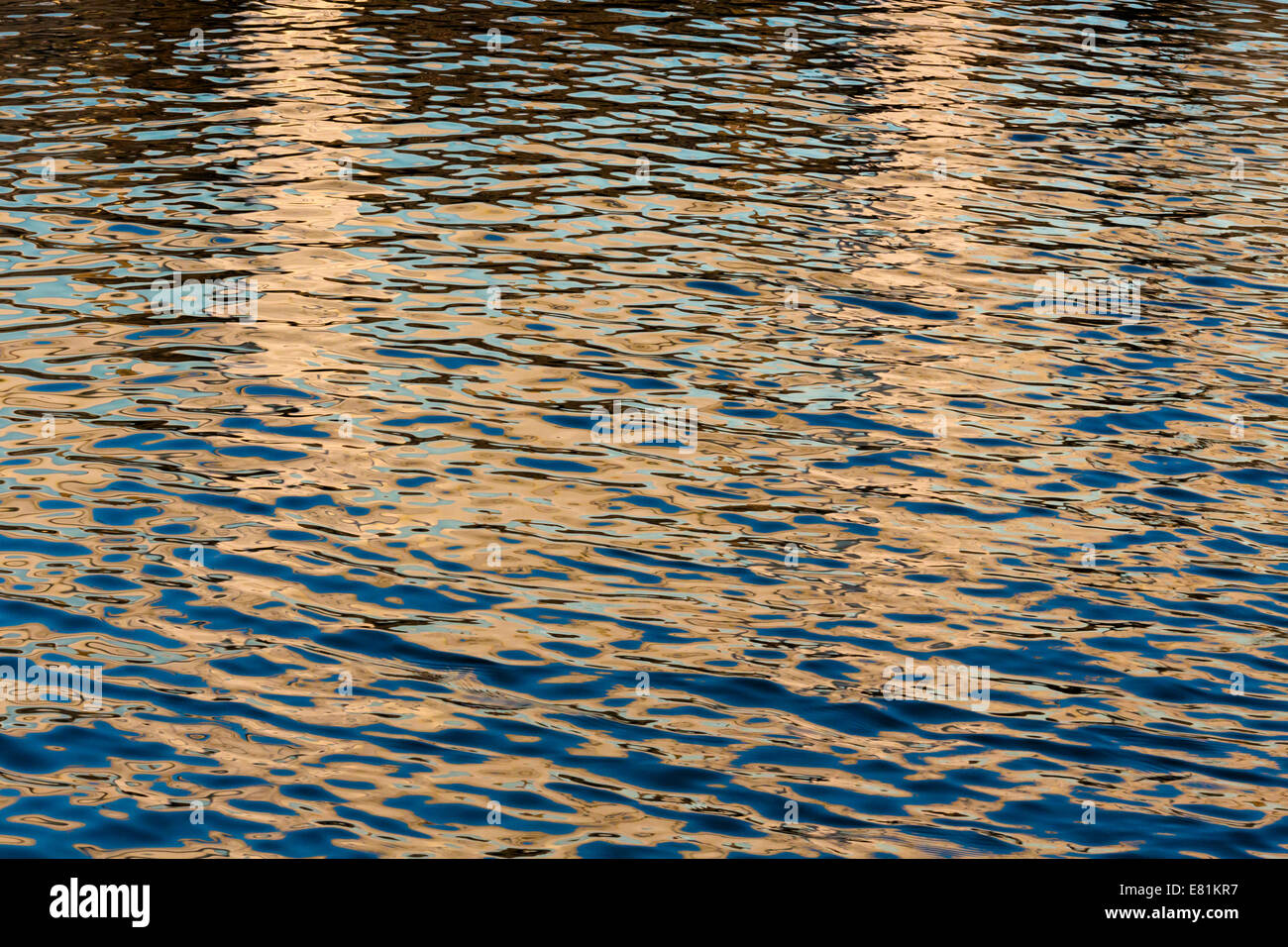 Reflexion in der neuen Donau, Donau-City, Wien, Bundesland Wien, Österreich Stockfoto