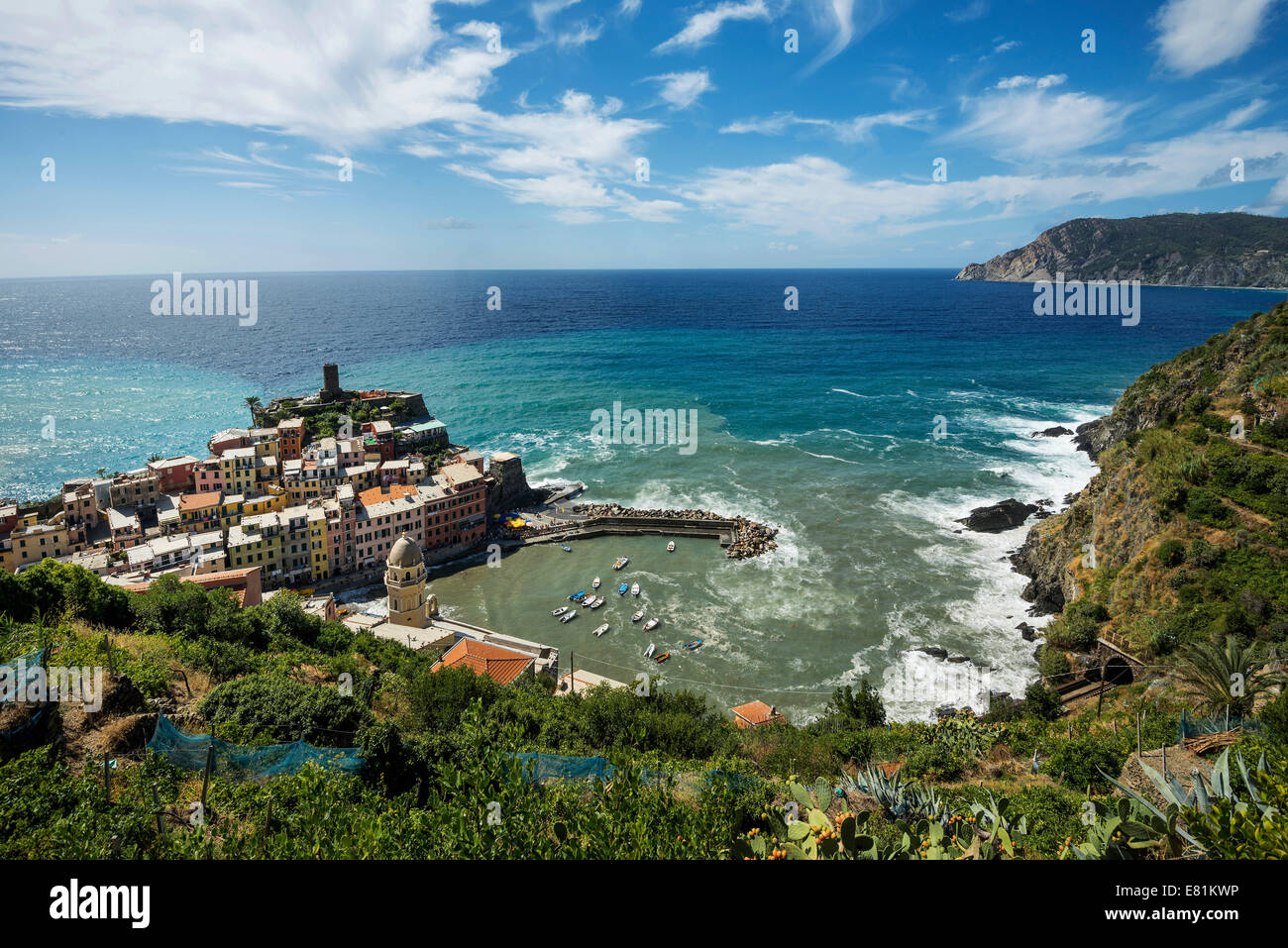 Blick auf das Meer Dorf von Vernazza, Cinque Terre, Ligurien, Italien Stockfoto